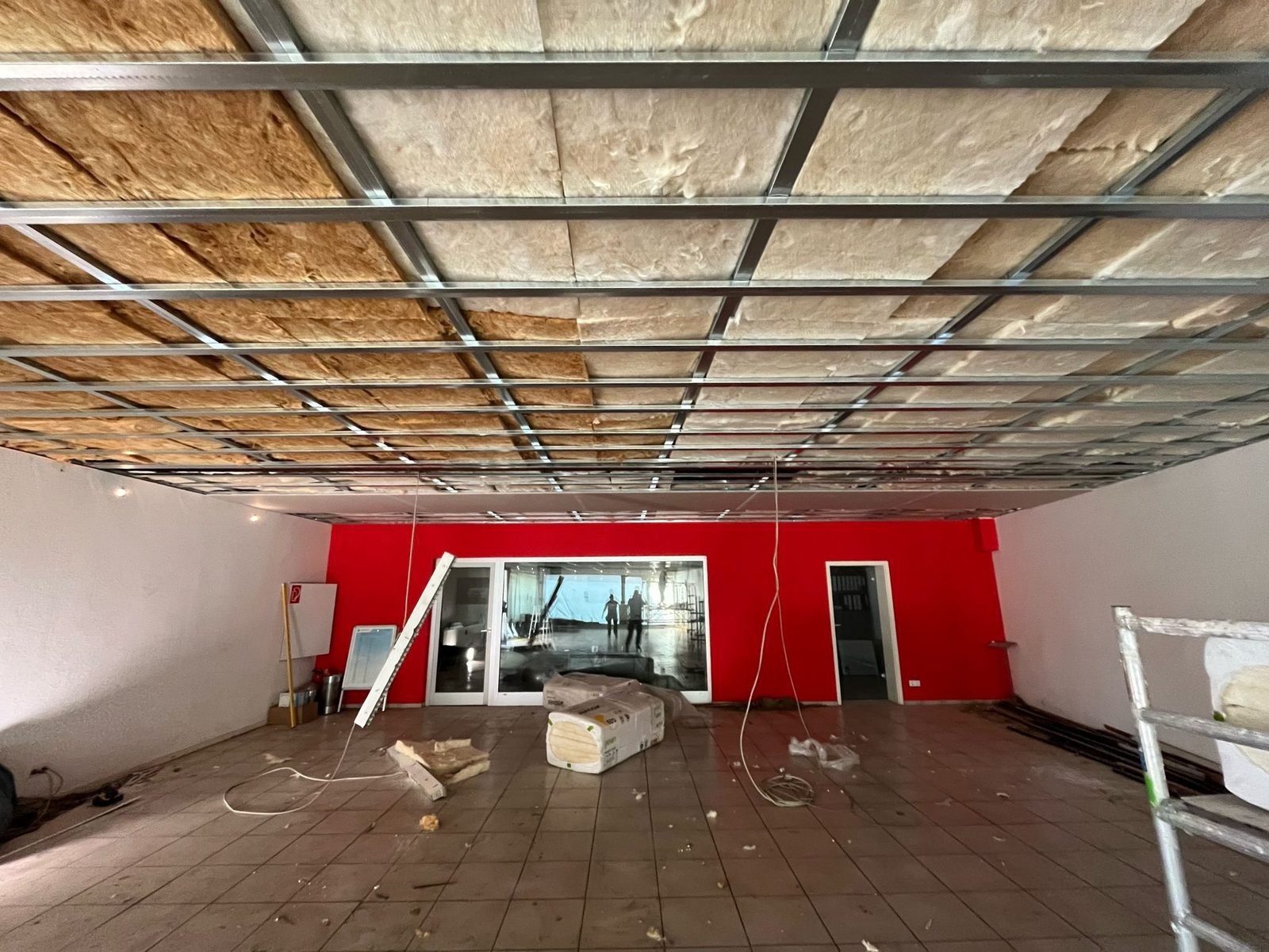 Dämmung im Detail – Showroom-Modernisierung Autohaus Boos