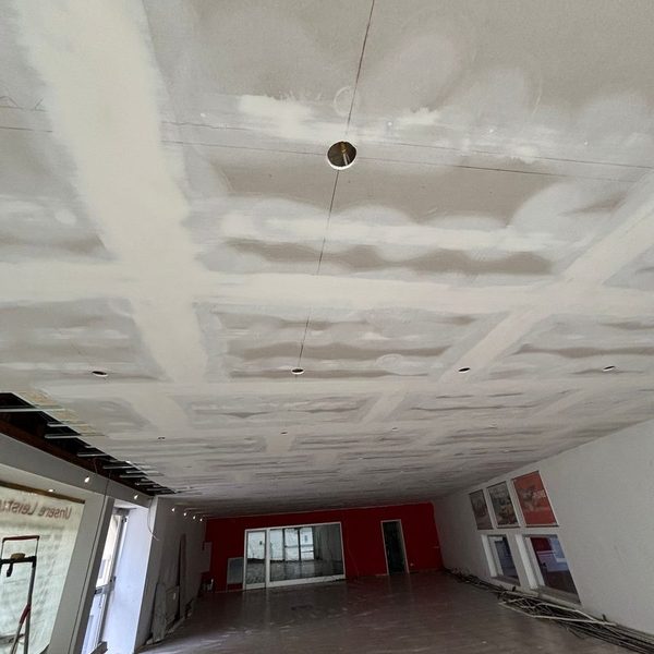 Autohaus Boos – Showroom-Decke